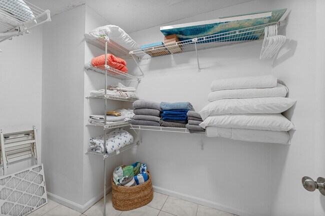 Building Photo - 2221 Florida Blvd