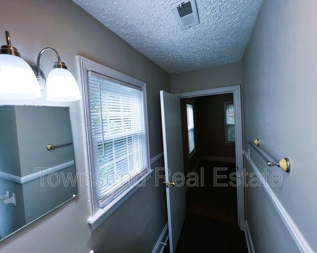 Building Photo - 217 N Virginia Ave