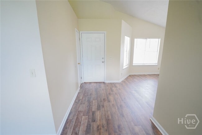 Building Photo - 102 Whippoorwill Ln E