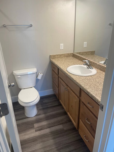 Building Photo - 44 N Garden Park Dr