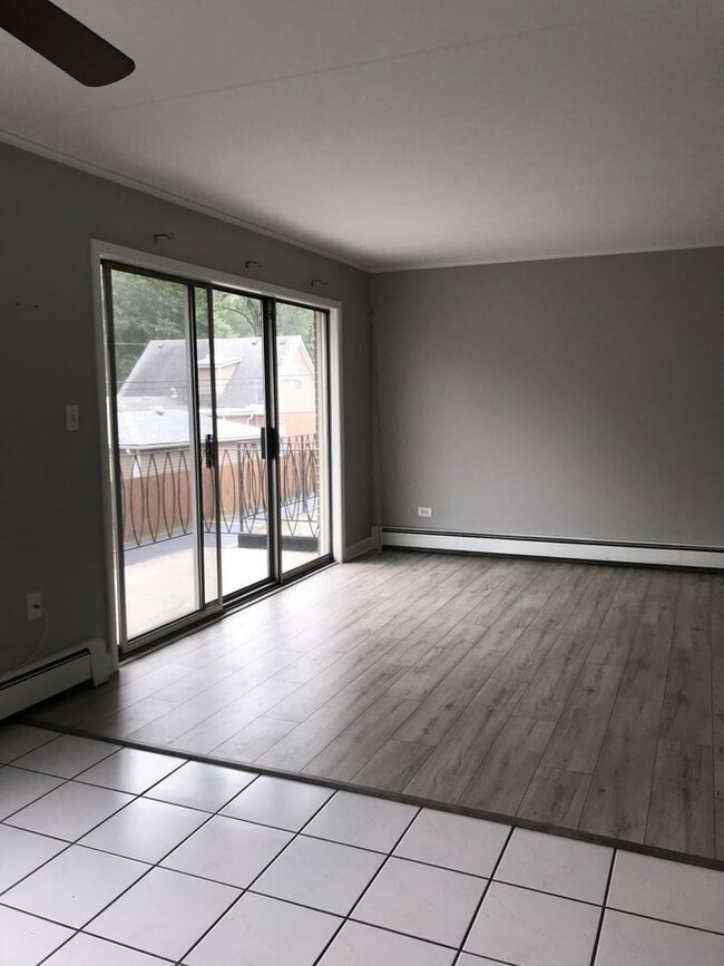 Building Photo - 9735 S Cicero Ave