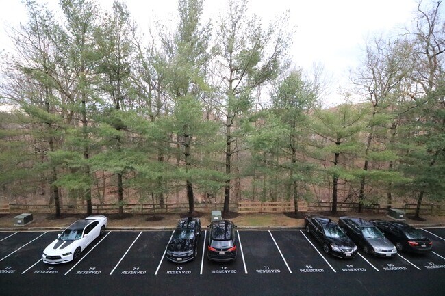 Building Photo - Top Floor 2/1.5 2 level Condo w/ Garage pa...