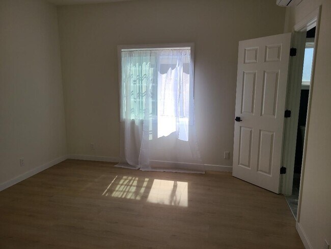 Building Photo - 1162 Hacienda Dr