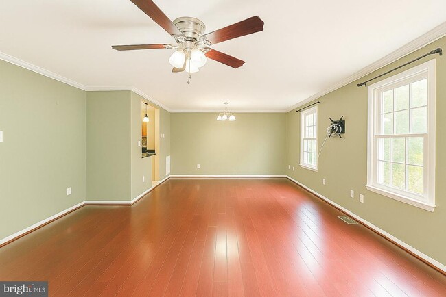 Building Photo - 8207 Stationhouse Ct