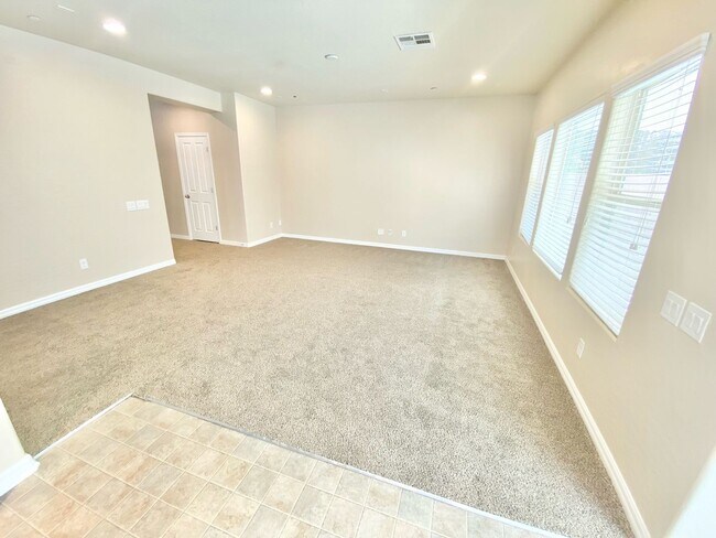 Building Photo - WONDERFUL HENDERSON HOME 3 BEDROOM / 2.5 BATH TWO STORY HOME WITH 2 CAR GARAGE