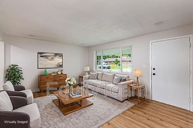 Building Photo - 722 Castro Ln