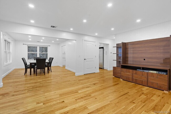 Building Photo - 171 Frederic St