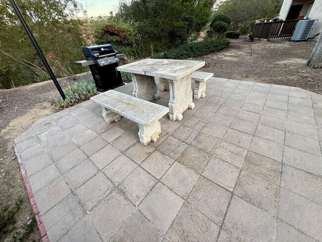 Building Photo - Spacious and Modern 2BR Condo in UTC, San Diego