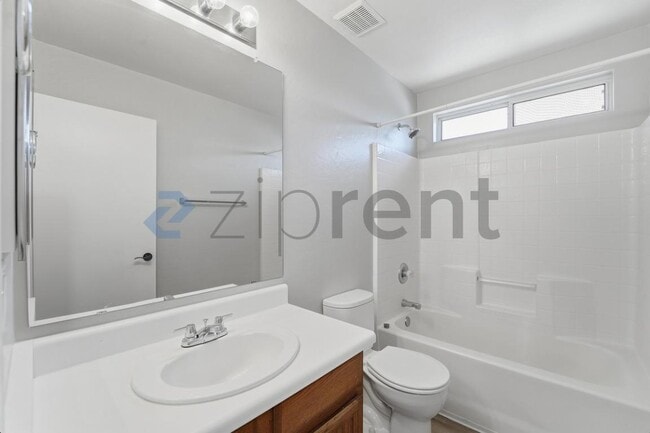 Building Photo - 3852 E Fruitvale Ave