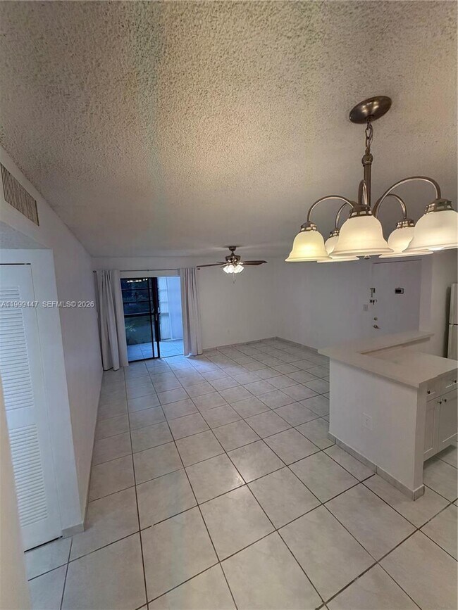 Building Photo - 823 NE 199th St