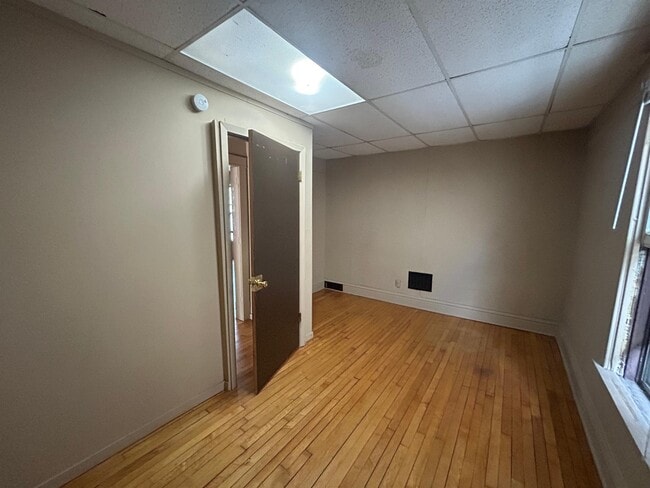 Building Photo - 114 S Blair St