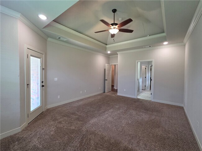 Building Photo - 2905 SW Satinwood Cove