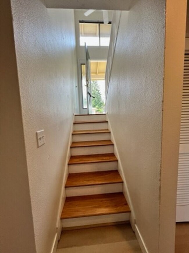 Building Photo - $3950 2520 SqFt, SFH/4BDR,2BA,office/Garag...