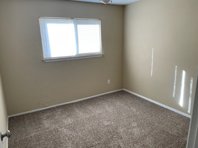 Building Photo - 28 W Creek Ln