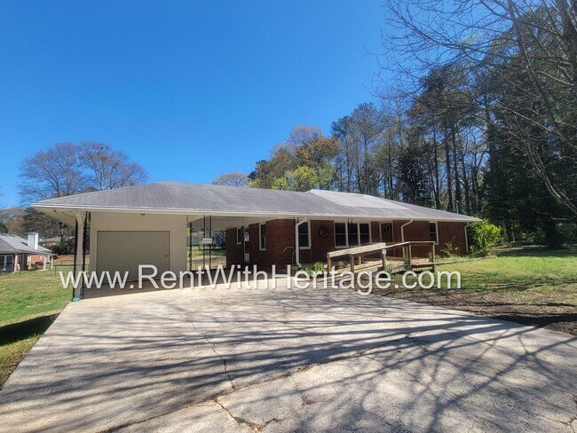 Building Photo - GRAMPA'S BUNGELOW - AWESOME BRICK RANCH WITH FULL UNFINISHED BASEMENT / GREAT LOCATION
