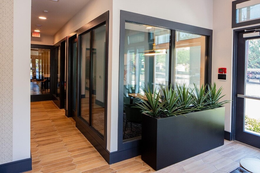 Building Photo - 13701 Montfort Dr