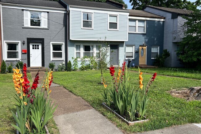 Building Photo - 645 Lischey Ave