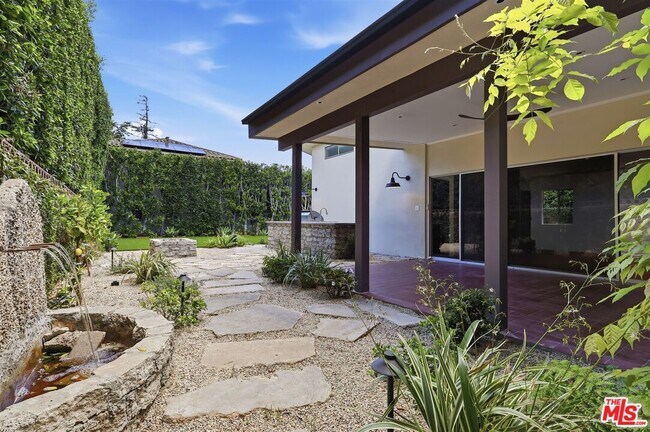 Building Photo - 444 S Windsor Blvd