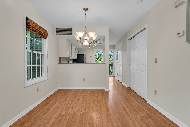 Building Photo - 62 Manorwood Dr