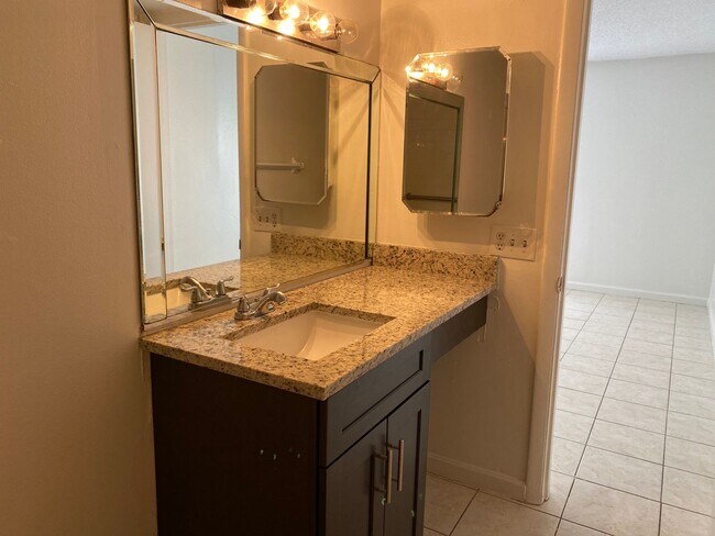 Building Photo - Weatherly Condominiums