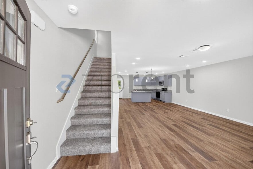 Building Photo - Unit A