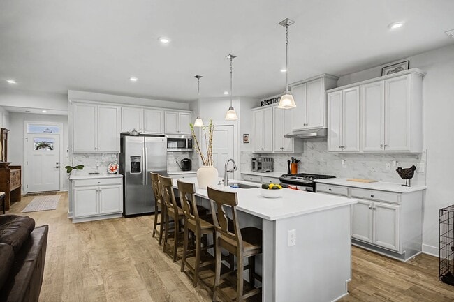 Building Photo - 4 Bedroom Executive Home located in Magnolia Green