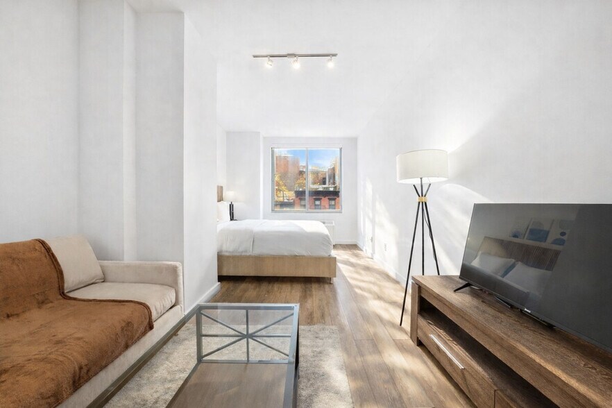 Building Photo - 7 Sniffen Ct