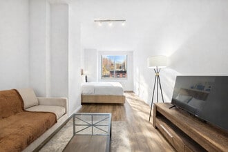 Building Photo - 7 Sniffen Ct