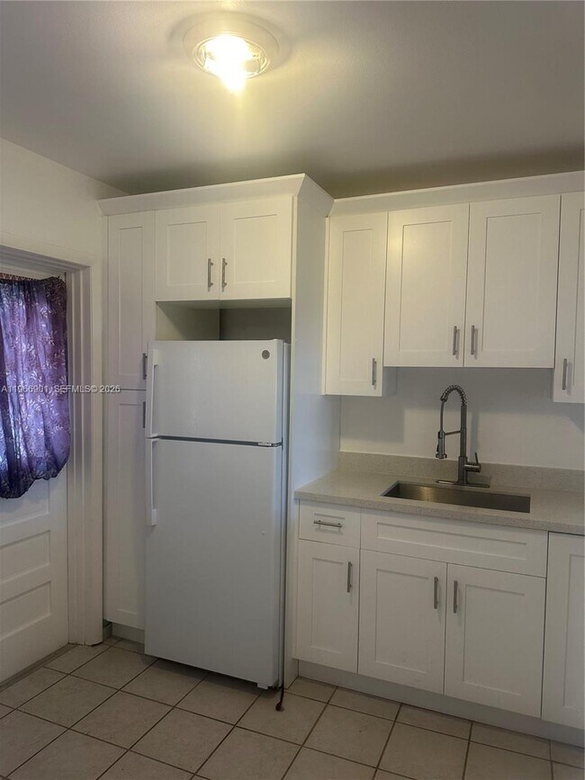 Building Photo - 2300 Park Ln