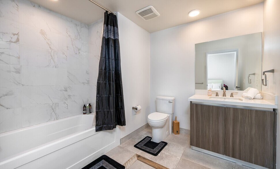 Building Photo - 1070 S Bedford St