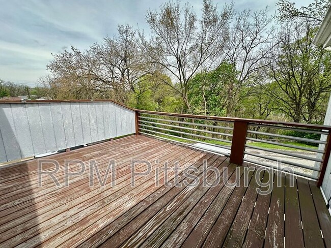 Building Photo - 419 Woodland Rd