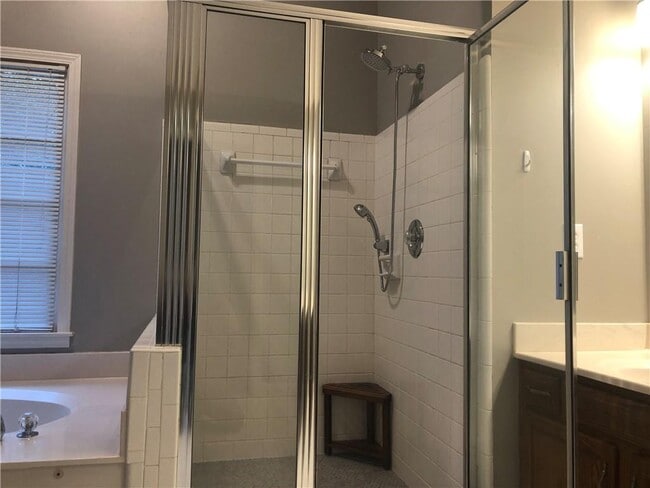 Building Photo - 490 Sherman Oaks Way