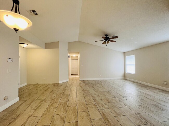 Building Photo - 612 Sherwood Oaks Cir