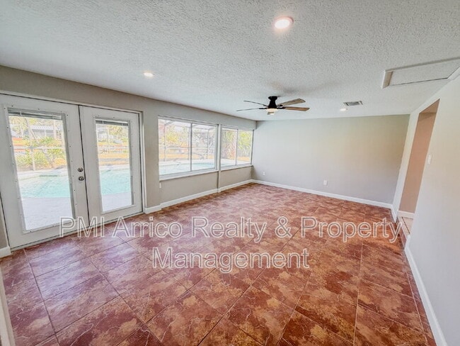 Building Photo - 818 Bayview Dr