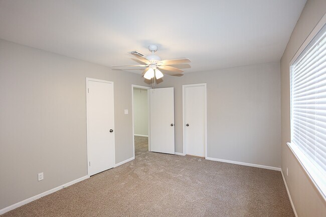 Building Photo - 18102 Mahogany Forest Dr