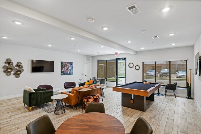 Building Photo - 6804 Westview Dr