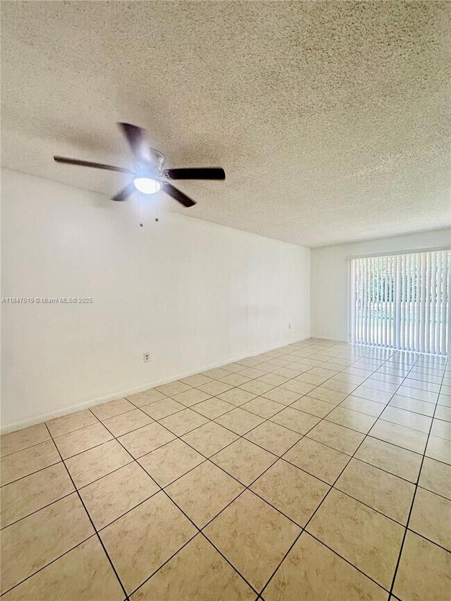 Building Photo - 6530 Lake Patricia Dr