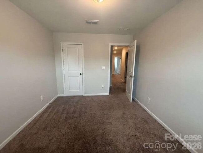 Building Photo - 5215 Maynard Hl Dr