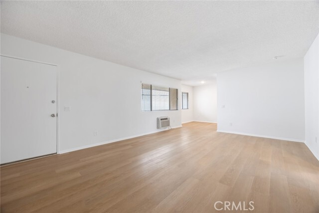 Building Photo - 117 S Ave 54