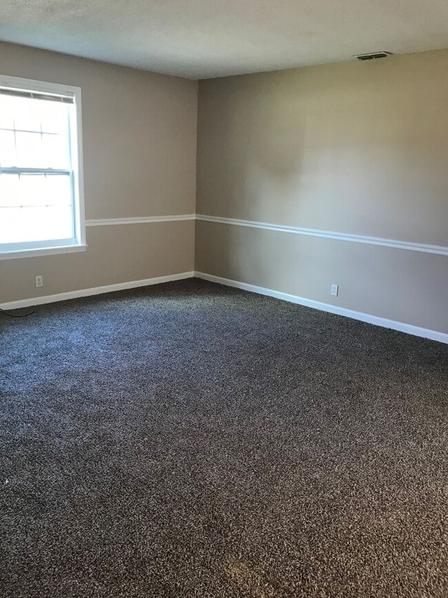 Building Photo - 2563B Carriage Dr
