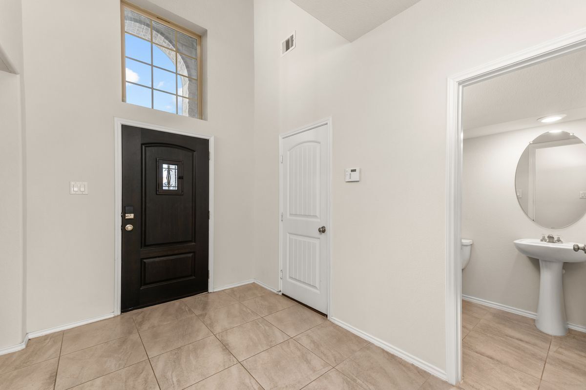 Building Photo - 3715 White Gardenia Ln