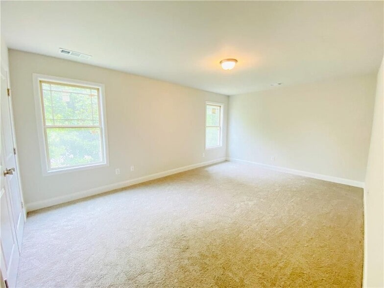 Building Photo - 1095 N Village Dr