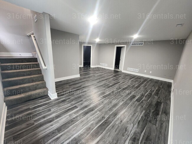 Building Photo - 5258 N Plumthicket St