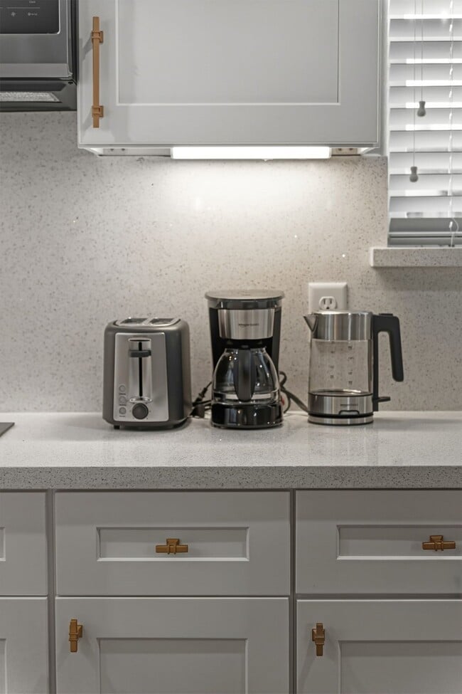 Building Photo - 3539 Mt Pleasant St