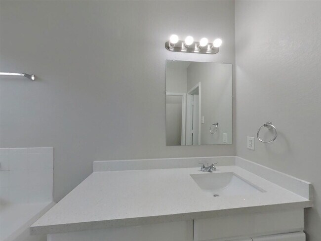 Building Photo - 21451 Sullivan Forest Dr