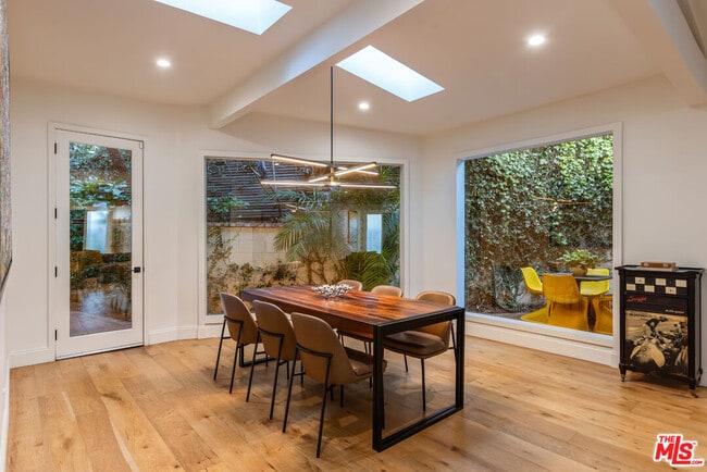 Building Photo - 7473 Mulholland Dr