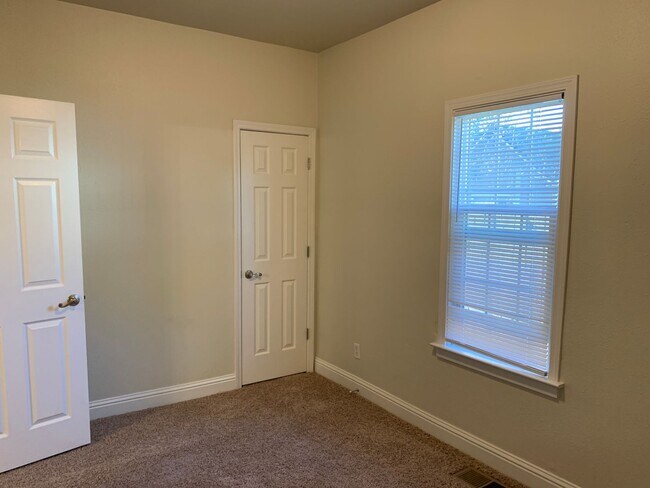 Building Photo - Cute Chico Charmer/Close to downtown and CSUC