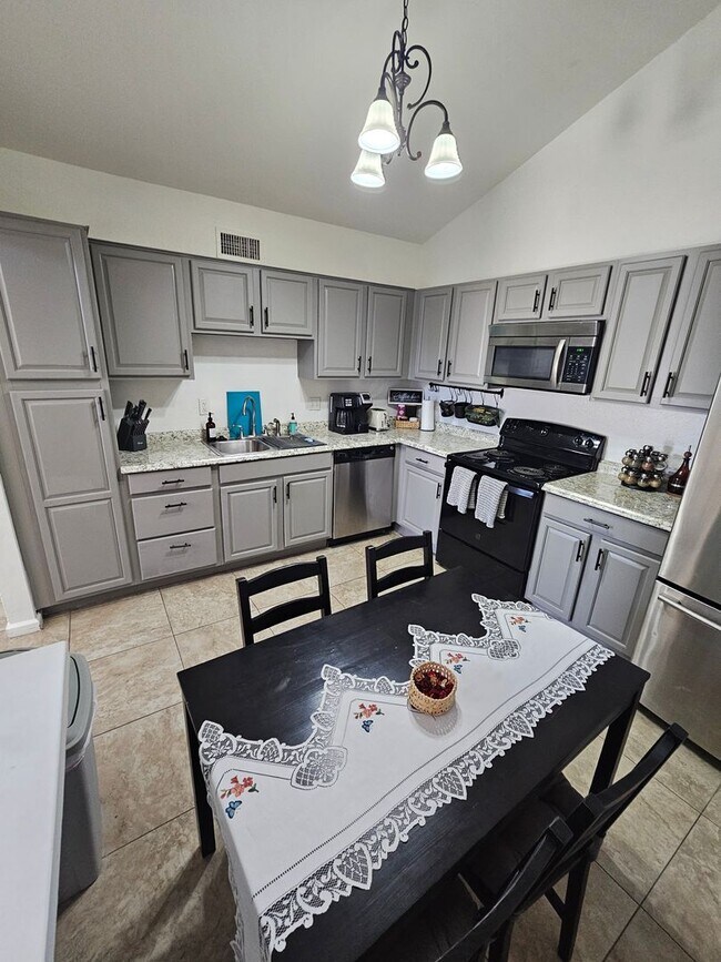 Building Photo - 2195 UNFURNISHED ~ $2395 PARTIALLY   FURNISHED  NO UTILITIES INCLUDED