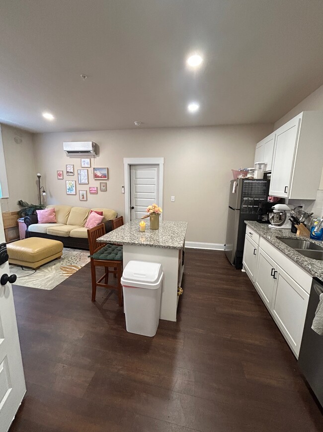 Building Photo - Downtown Cornelia Loft (4)