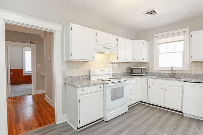 Building Photo - Spacious apartment for rent in Portsmouth ...